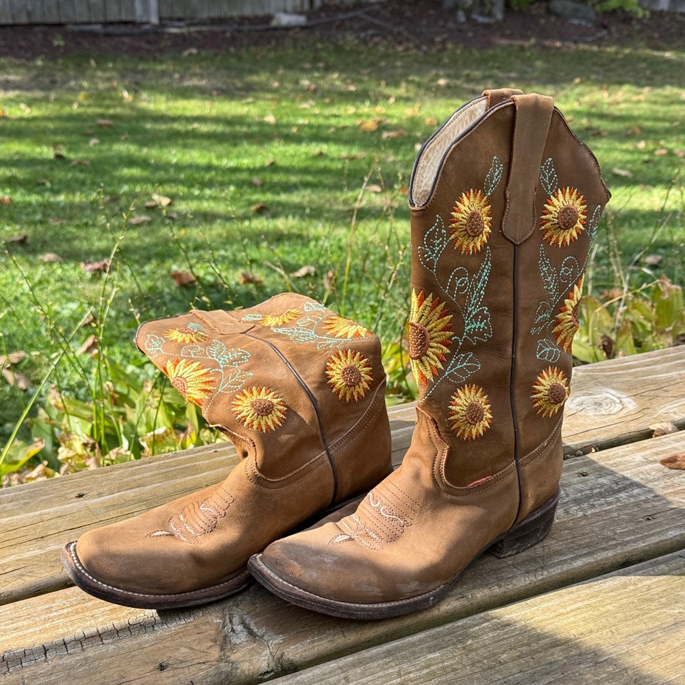 Chaparral Sunflower Embroidered Western Boots | Boho Cowgirl Style